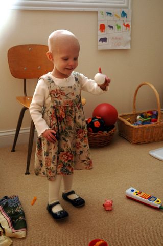 Donna in linen dress