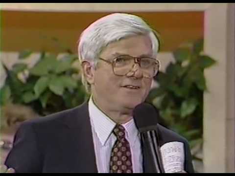 Swoon.  Phil Donahue.  Just look at that microphone, those glasses, that shock of thick, white hair.  I can practically see the values oozing out of him.  